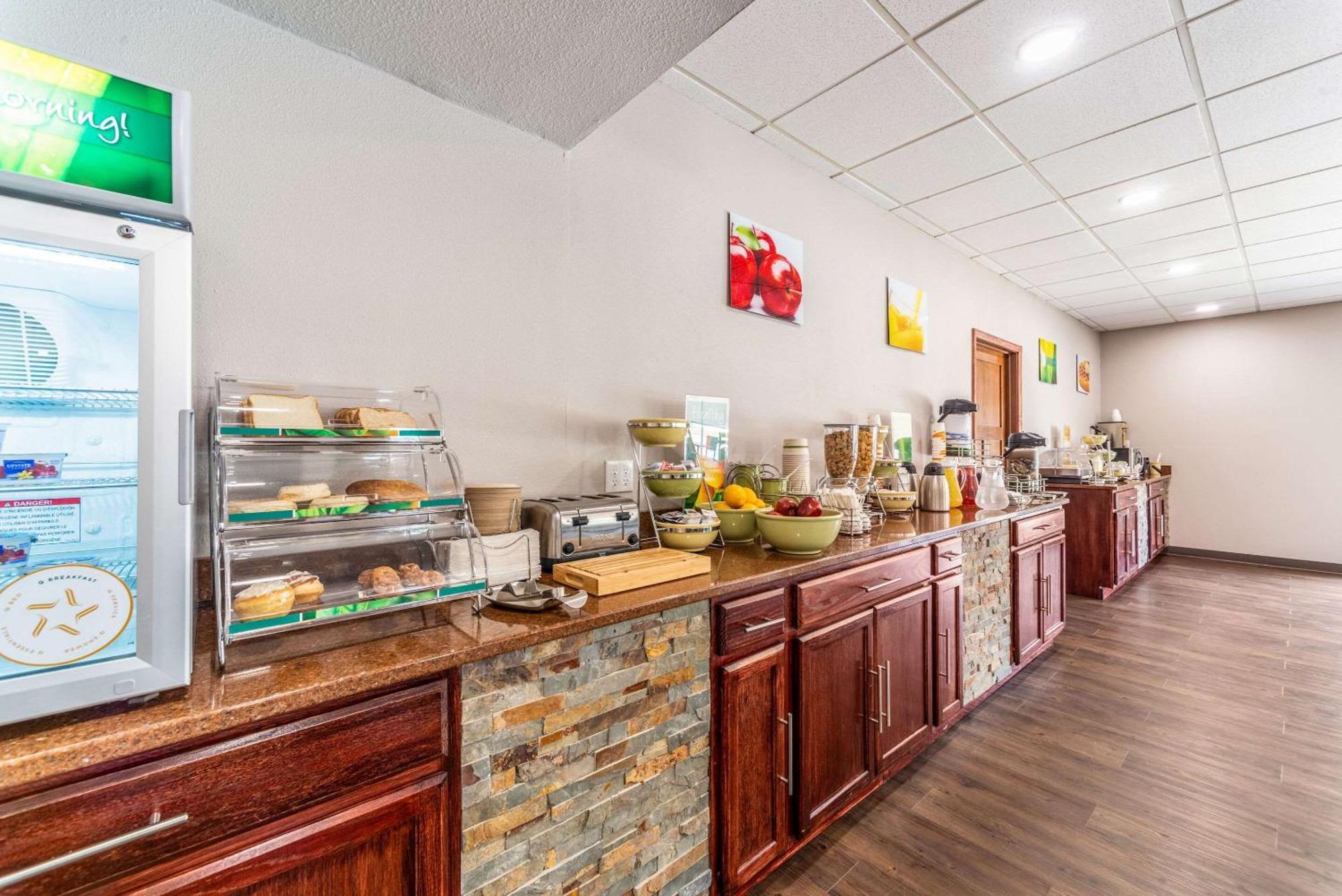 Quality Inn & Suites Vandalia Near I-70 And Hwy 51 Ngoại thất bức ảnh