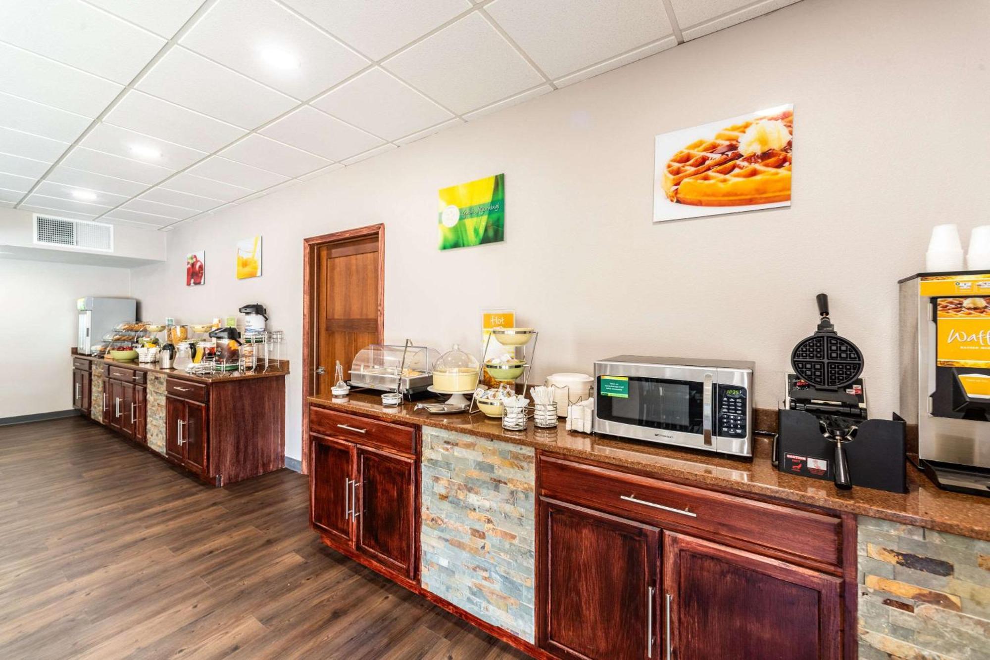 Quality Inn & Suites Vandalia Near I-70 And Hwy 51 Ngoại thất bức ảnh
