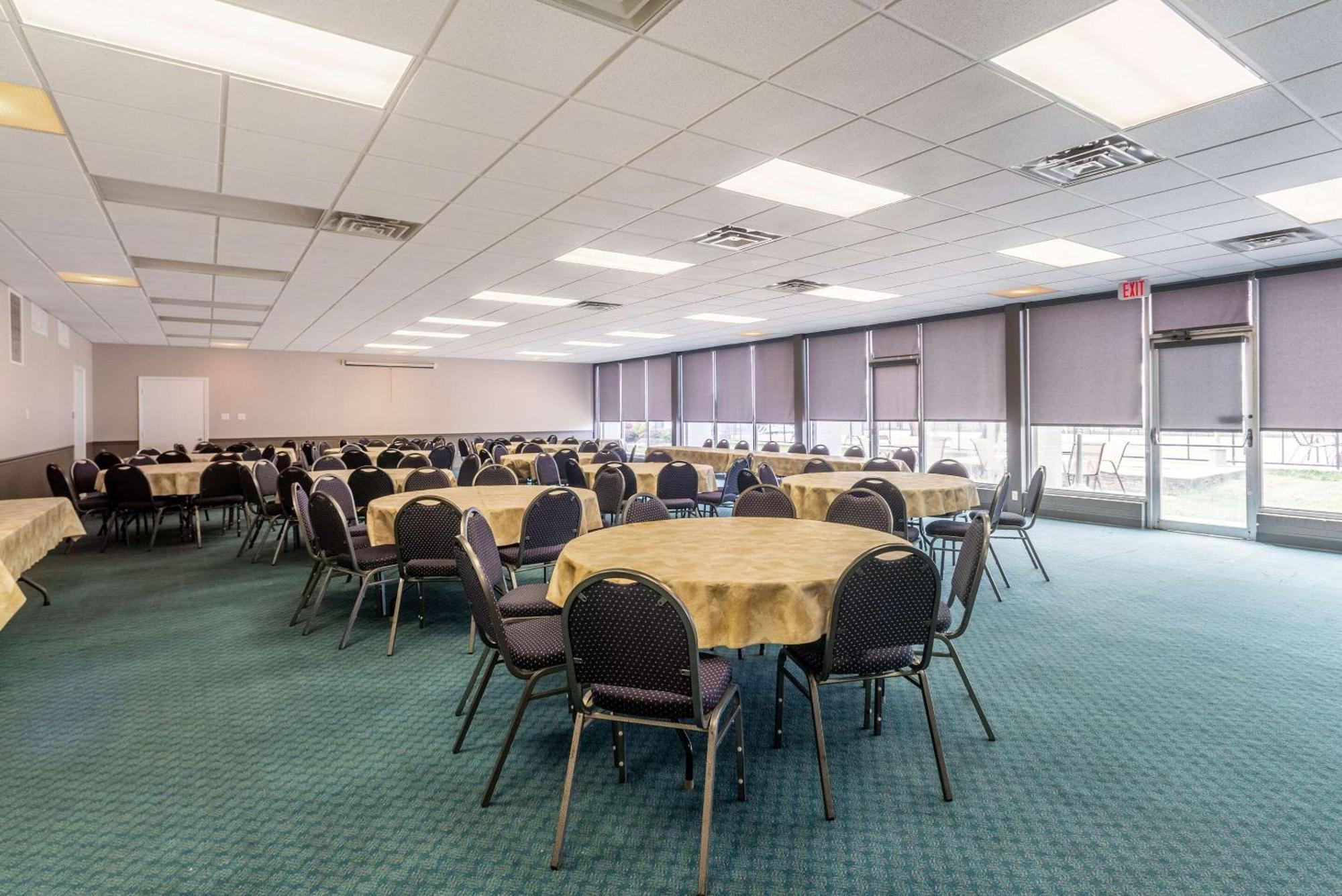 Quality Inn & Suites Vandalia Near I-70 And Hwy 51 Ngoại thất bức ảnh
