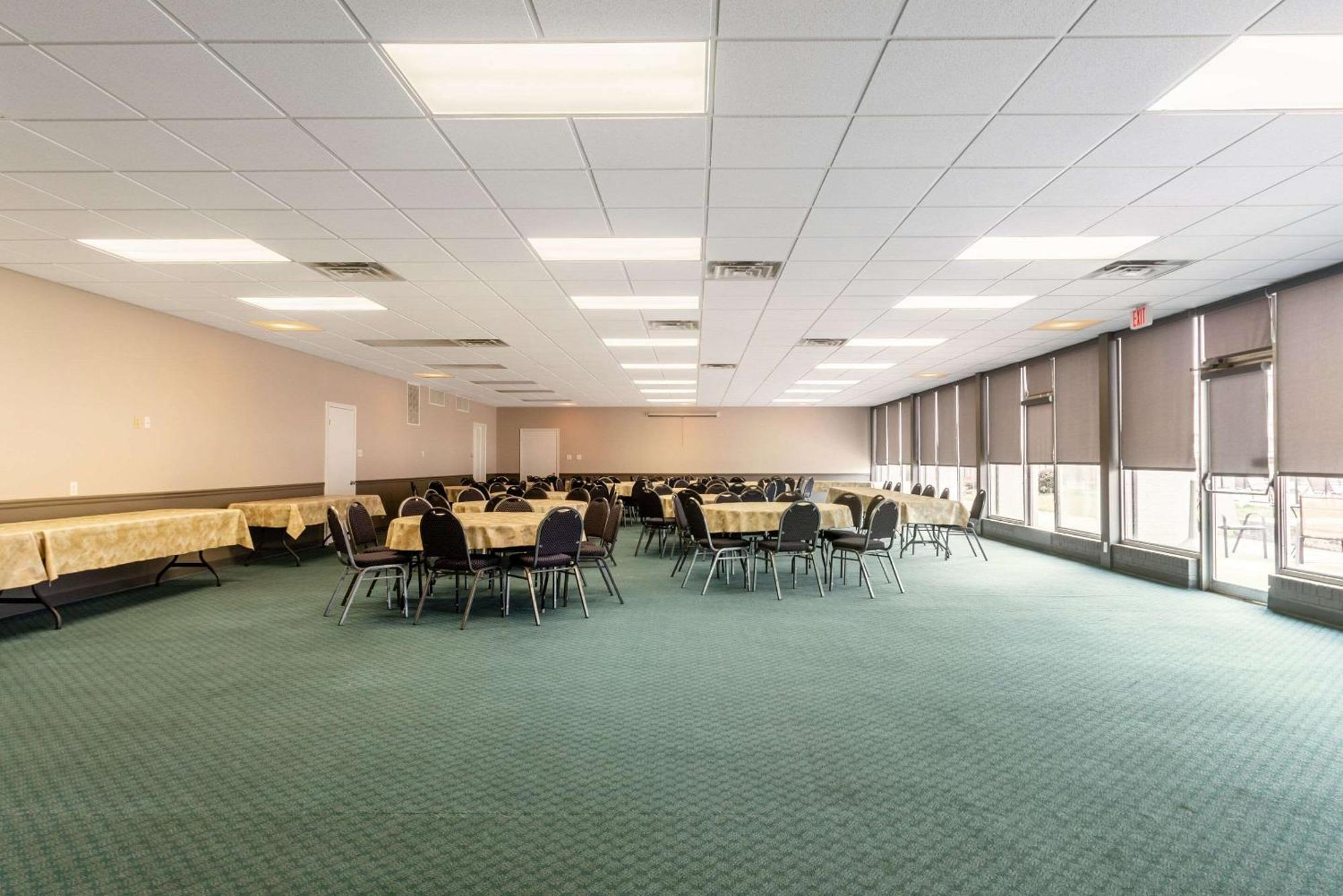 Quality Inn & Suites Vandalia Near I-70 And Hwy 51 Ngoại thất bức ảnh