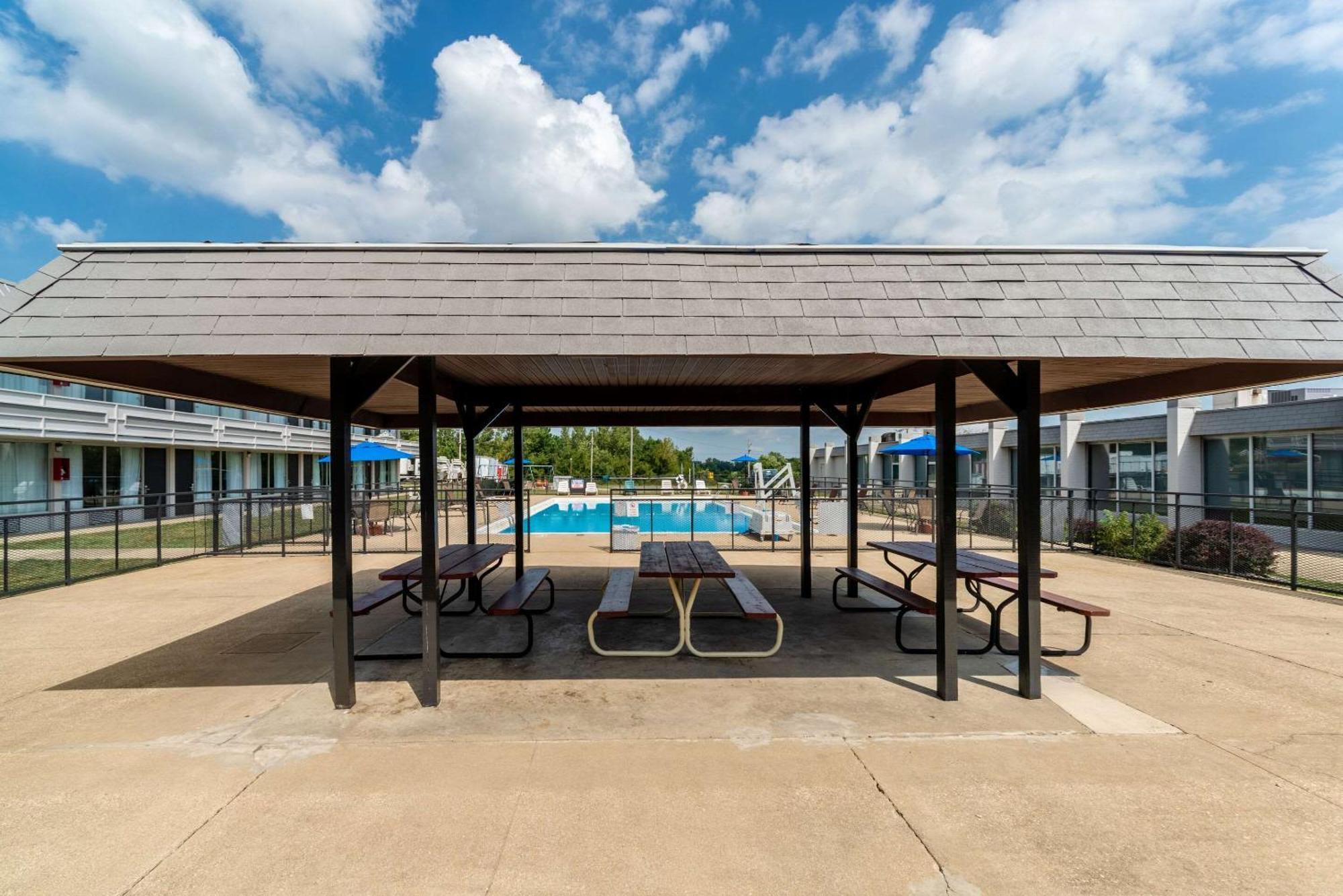 Quality Inn & Suites Vandalia Near I-70 And Hwy 51 Ngoại thất bức ảnh