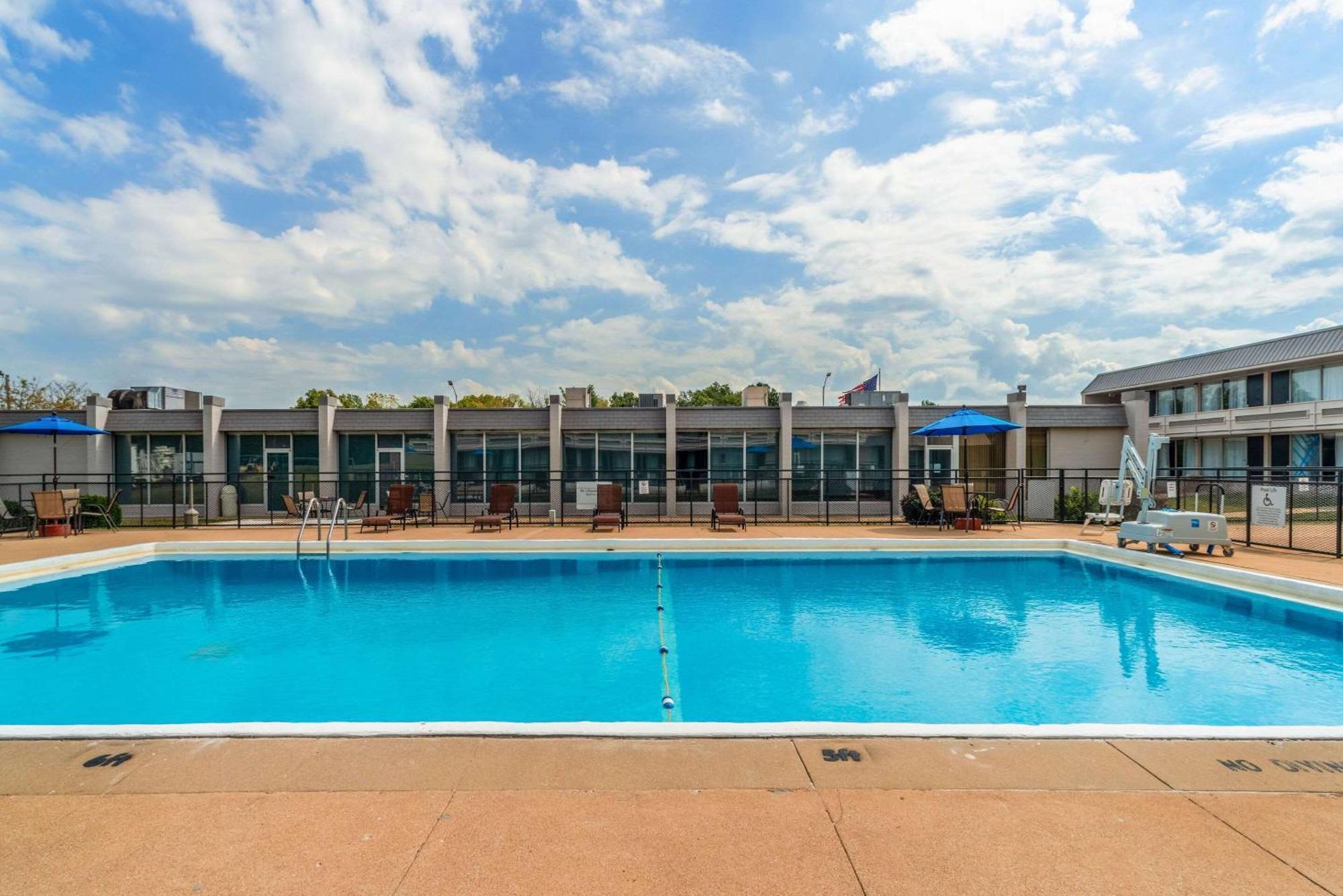 Quality Inn & Suites Vandalia Near I-70 And Hwy 51 Ngoại thất bức ảnh