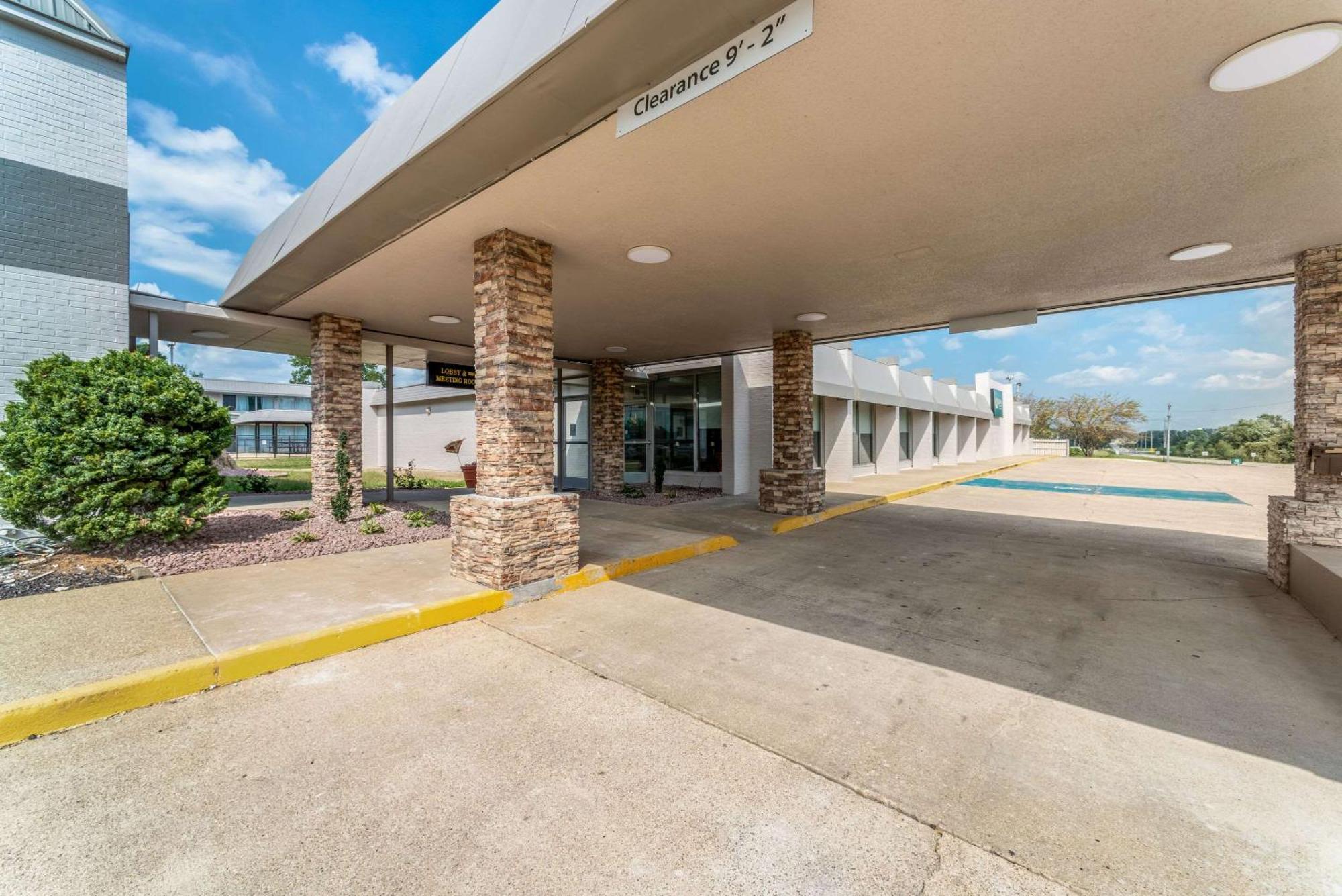 Quality Inn & Suites Vandalia Near I-70 And Hwy 51 Ngoại thất bức ảnh