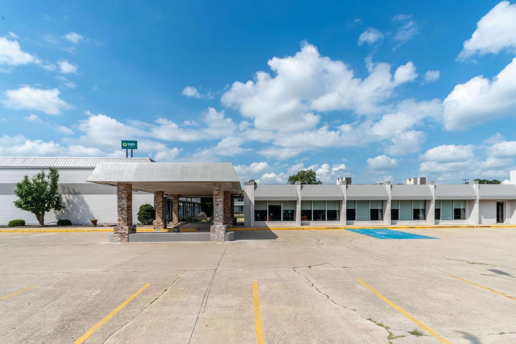 Quality Inn & Suites Vandalia Near I-70 And Hwy 51 Ngoại thất bức ảnh