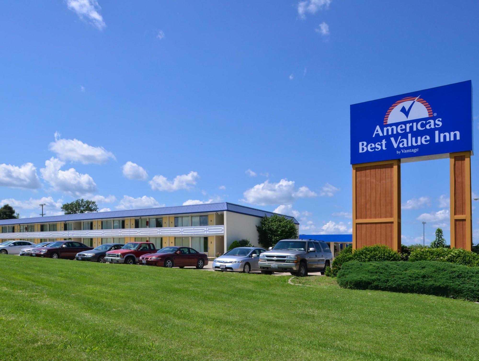 Quality Inn & Suites Vandalia Near I-70 And Hwy 51 Ngoại thất bức ảnh